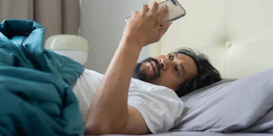 Sabah ilk işiniz telefona bakmak mı? Uzmanlar uyarıyor: Tehlike ekranınızda… 4